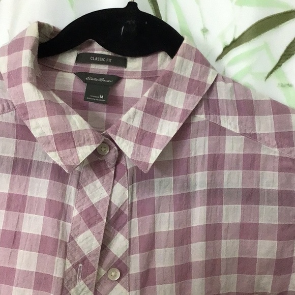 NWOT Eddie Bauer Classic Fit Shirt Medium  99% Cotton. 1% Spandex. White & Mauve - Picture 5 of 8